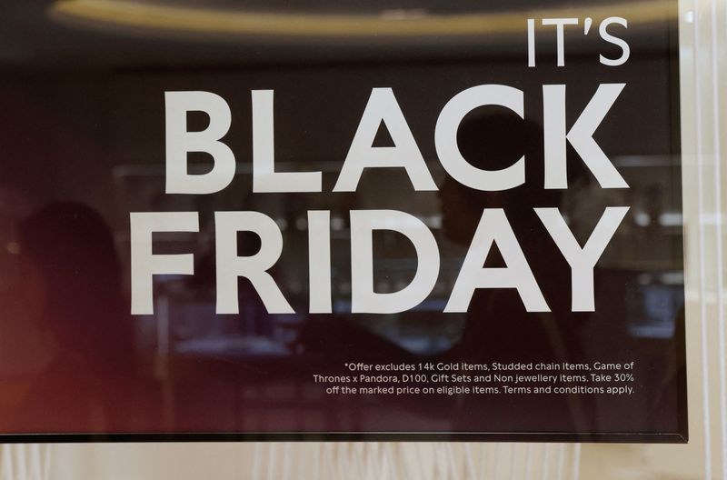 retailers-hope-to-draw-picky-black-friday-shoppers-to-stores