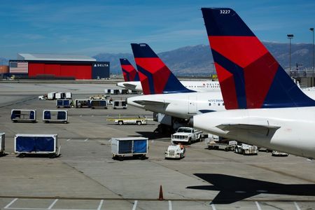 delta-air-lines-rises-on-comments-demand-for-holiday-travel-is-‘very,-very-strong’