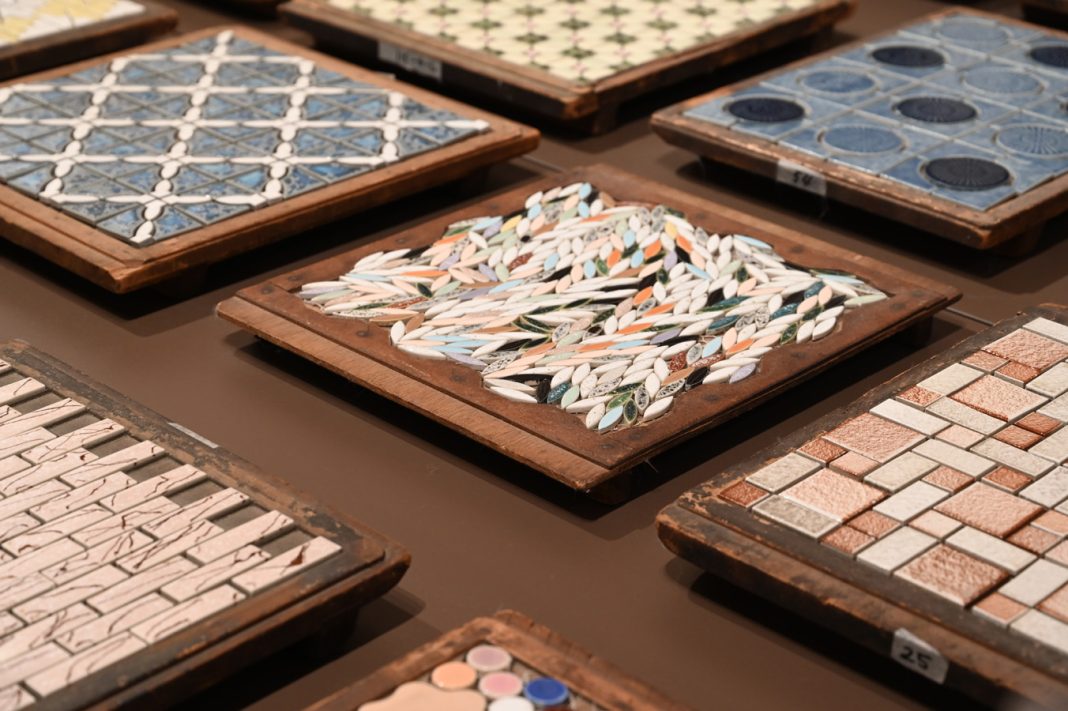 tiles-are-made-by-firing-earth-–-mosaic-tile-museum-[japan]